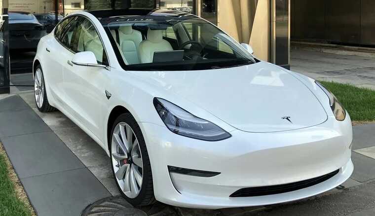 Tesla   1,6    