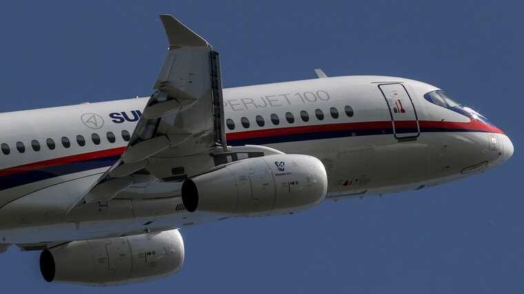    :     Sukhoi Superjet 100?